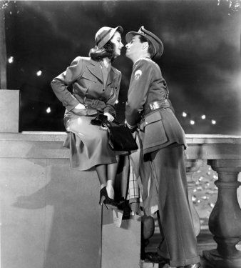 执导,亨弗莱·鲍嘉 / 英格丽·褒曼 / 保罗·亨雷德主演的一部剧情