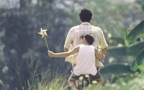 父亲的后车座