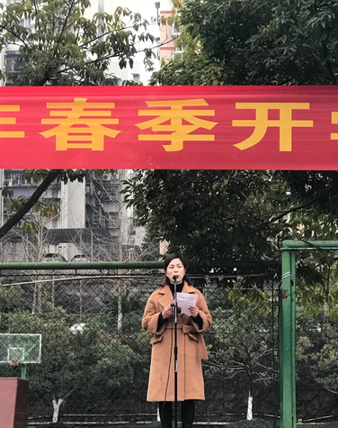 “世界那么大，你凭什么去看看？”这位老师发言火了！